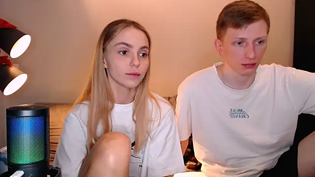 juliaanddima online show from 11/17/25, 09:20