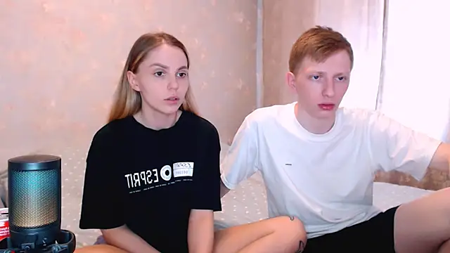 Snapshot of juliaanddima chatting on 05/19/26, 08:09 juliaanddima online show from 05/19/26, 08:09