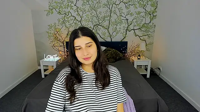 Snapshot of Linda_EX chatting on 01/27/25, 11:22 Linda EX online show from 01/27/25, 11:22