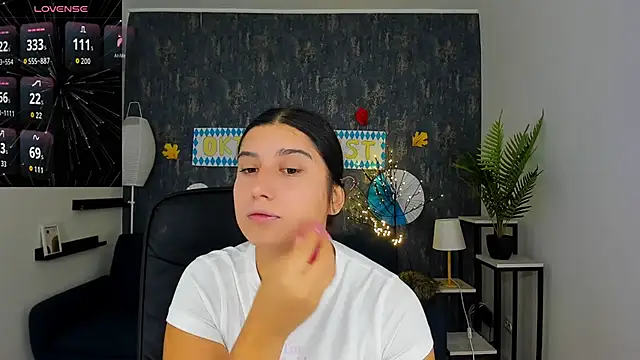 Snapshot of Linda_EX chatting on 09/27/25, 06:18 Linda EX online show from 09/27/25, 06:18