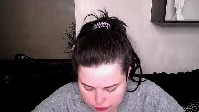 Emily Mo online show from 10/08/25, 06:22