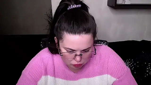 Emily Mo online show from 10/11/25, 06:01