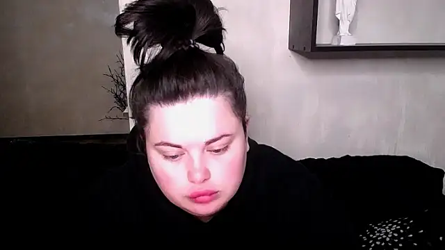 Emily Mo online show from 10/13/25, 05:18