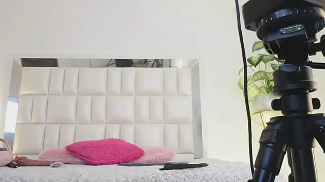 Snapshot of Anais_aradia chatting on 02/15/25, 08:22 Anais aradia online show from 02/15/25, 08:22