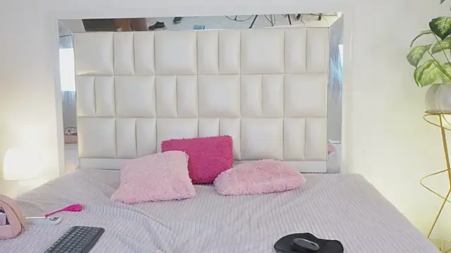 Snapshot of Anais_aradia chatting on 03/04/25, 07:51 Anais aradia online show from 03/04/25, 07:51