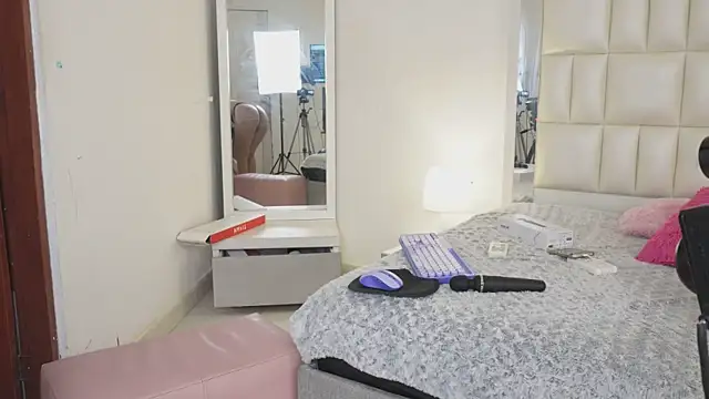 Snapshot of Anais_aradia chatting on 03/18/25, 07:41 Anais aradia online show from 03/18/25, 07:41