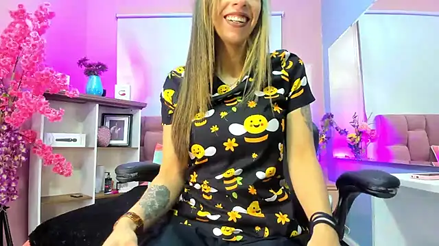 mia thompsonn  online show from 11/04/25, 03:11