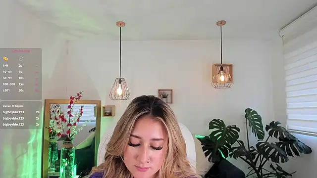 Snapshot of dina_ride chatting on 03/17/25, 04:54 dina ride online show from 03/17/25, 04:54