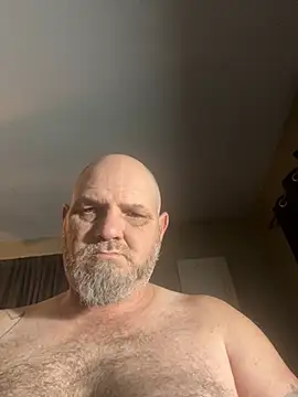 Snapshot of mrscum4u chatting on 01/01/25, 02:42 mrscum4u online show from 01/01/25, 02:42