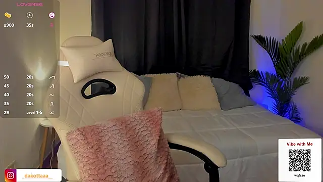 Snapshot of dakottaa_ chatting on 12/18/24, 10:57 dakottaa online show from 12/18/24, 10:57