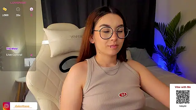 Snapshot of dakottaa_ chatting on 03/07/25, 02:15 dakottaa online show from 03/07/25, 02:15