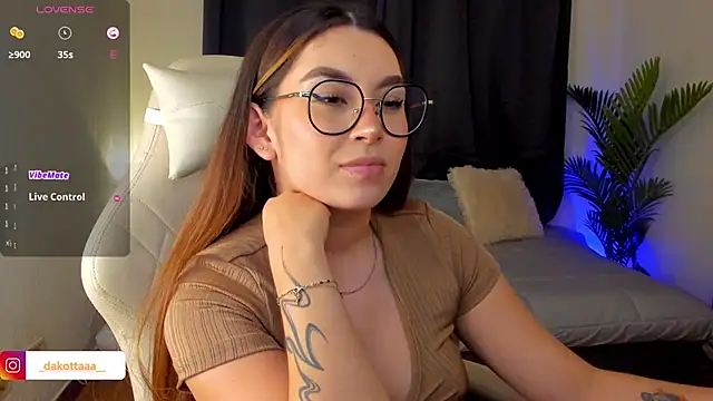 Snapshot of dakottaa_ chatting on 10/01/25, 11:33 dakottaa online show from 10/01/25, 11:33