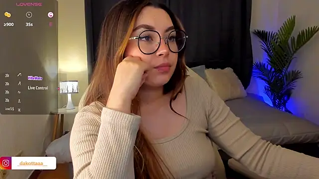 Snapshot of dakottaa_ chatting on 10/21/25, 11:38 dakottaa online show from 10/21/25, 11:38