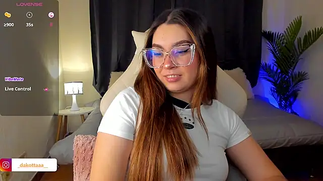 Snapshot of dakottaa_ chatting on 10/23/25, 11:35 dakottaa online show from 10/23/25, 11:35