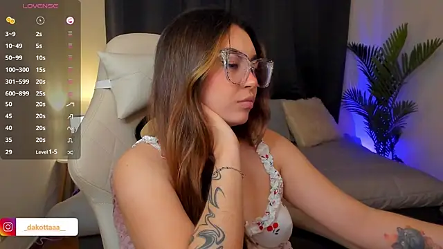 Snapshot of dakottaa_ chatting on 11/15/25, 11:21 dakottaa online show from 11/15/25, 11:21