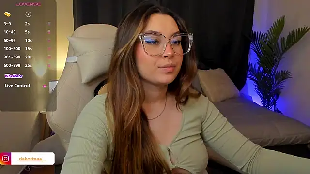 Snapshot of dakottaa_ chatting on 11/18/25, 11:37 dakottaa online show from 11/18/25, 11:37