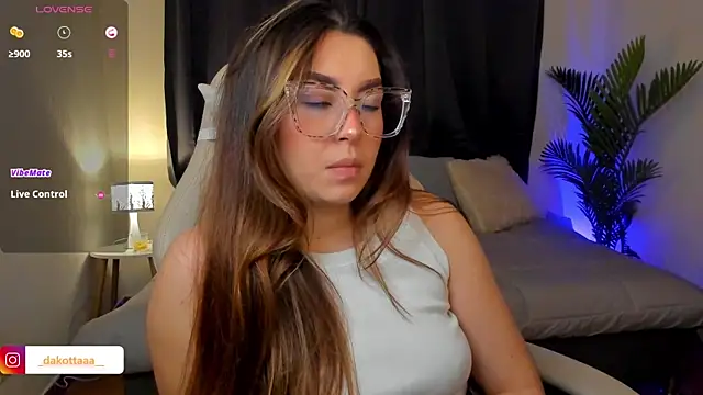 Snapshot of dakottaa_ chatting on 11/19/25, 11:38 dakottaa online show from 11/19/25, 11:38