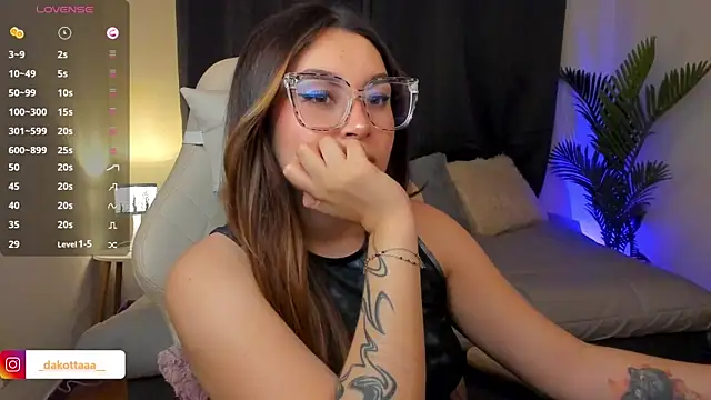 Snapshot of dakottaa_ chatting on 11/23/25, 12:21 dakottaa online show from 11/23/25, 12:21