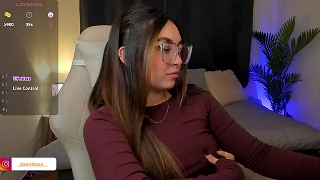 Snapshot of dakottaa_ chatting on 11/25/25, 11:38 dakottaa online show from 11/25/25, 11:38