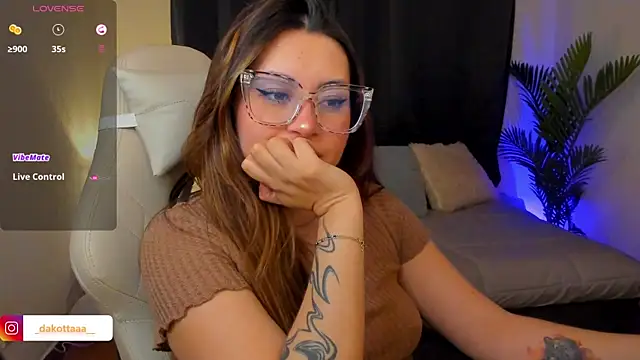 Snapshot of dakottaa_ chatting on 11/29/25, 11:41 dakottaa online show from 11/29/25, 11:41