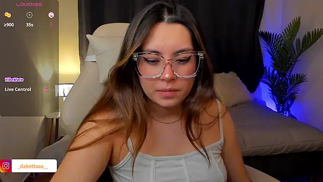 Snapshot of dakottaa_ chatting on 12/02/25, 11:34 dakottaa online show from 12/02/25, 11:34