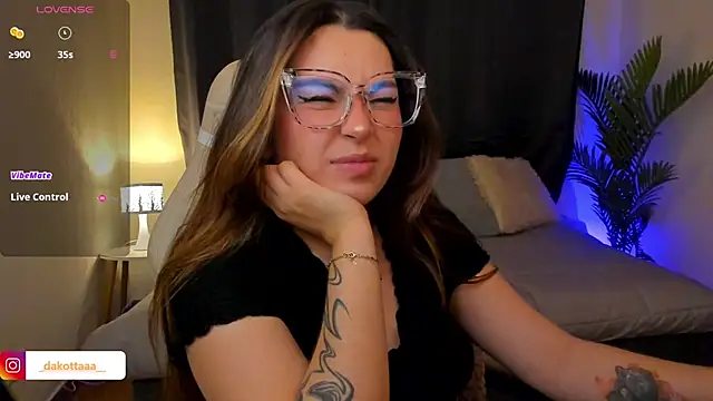 Snapshot of dakottaa_ chatting on 12/03/25, 11:36 dakottaa online show from 12/03/25, 11:36