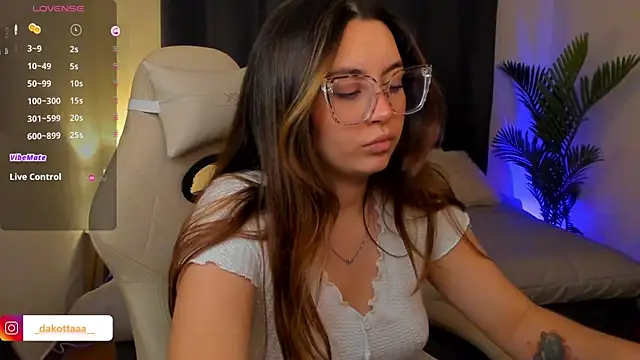 dakottaa  online show from 12/17/25, 11:33