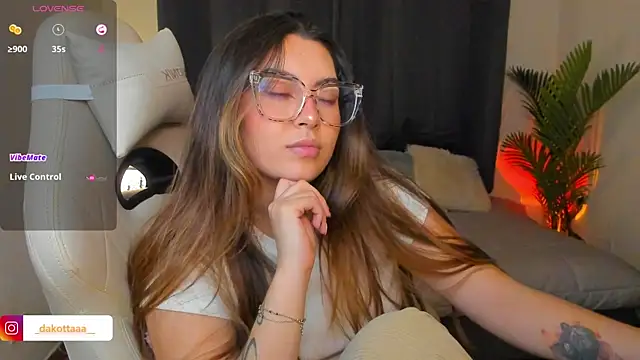 dakottaa  online show from 04/16/26, 12:11