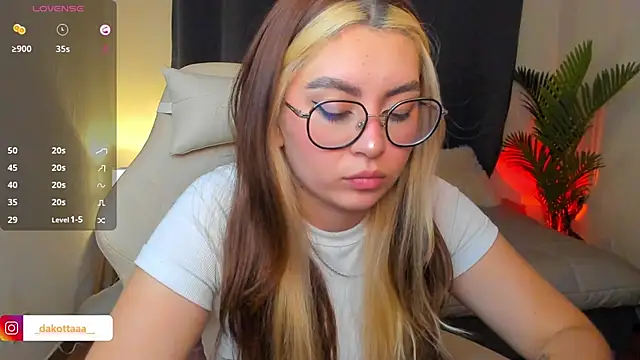 Snapshot of dakottaa_ chatting on 05/20/26, 12:28 dakottaa online show from 05/20/26, 12:28