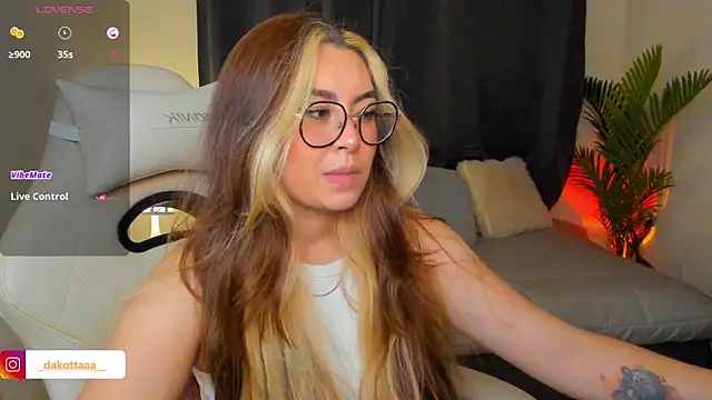 Snapshot of dakottaa_ chatting on 05/25/26, 11:33 dakottaa online show from 05/25/26, 11:33