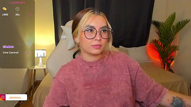 Snapshot of dakottaa_ chatting on 06/03/26, 12:02 dakottaa online show from 06/03/26, 12:02