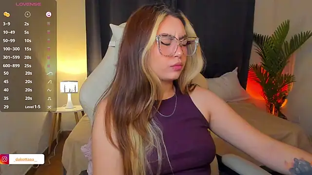 dakottaa  online show from 07/08/26, 11:31