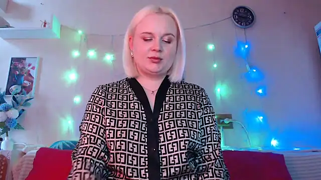 Karolina love  online show from 12/31/24, 12:15