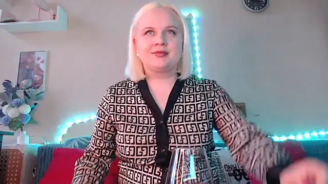 Karolina love  online show from 01/25/25, 12:05