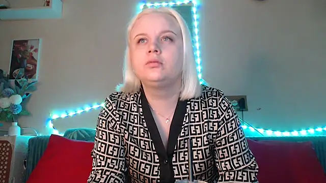 Karolina love  online show from 01/25/25, 06:13