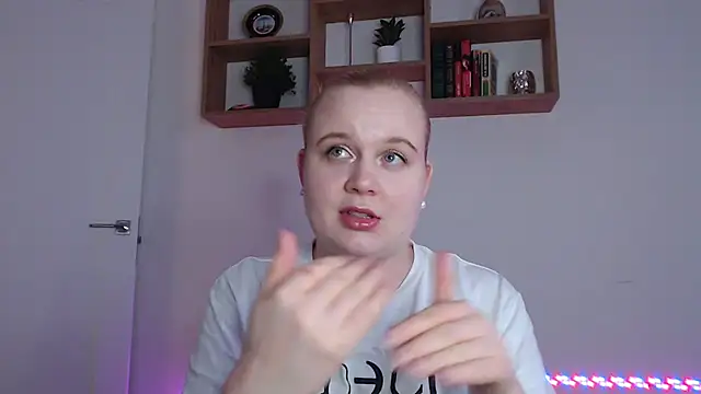 Karolina love  online show from 12/05/25, 11:41