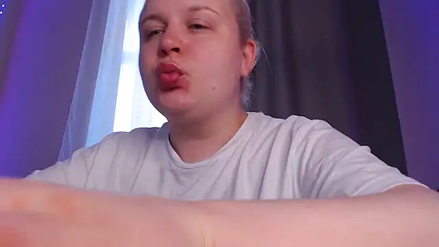 Snapshot of Karolina_love_ chatting on 06/23/26, 03:15 Karolina love online show from 06/23/26, 03:15
