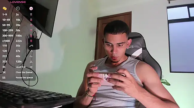 Snapshot of joss_111 chatting on 02/19/25, 10:42 joss 111 online show from 02/19/25, 10:42