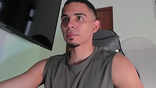 Snapshot of joss_111 chatting on 11/04/25, 12:04 joss 111 online show from 11/04/25, 12:04