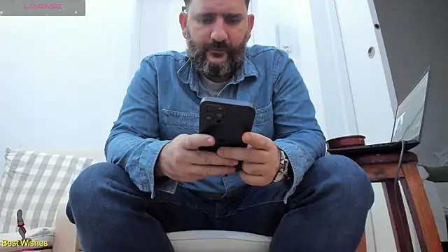 Snapshot of Maxi_TheBigDaddy chatting on 01/04/25, 04:32 Maxi TheBigDaddy online show from 01/04/25, 04:32