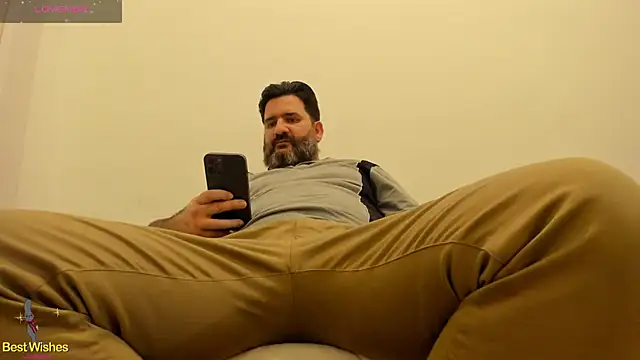 Snapshot of Maxi_TheBigDaddy chatting on 01/14/25, 02:19 Maxi TheBigDaddy online show from 01/14/25, 02:19