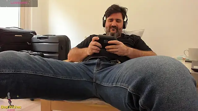 Snapshot of Maxi_TheBigDaddy chatting on 01/28/25, 01:59 Maxi TheBigDaddy online show from 01/28/25, 01:59