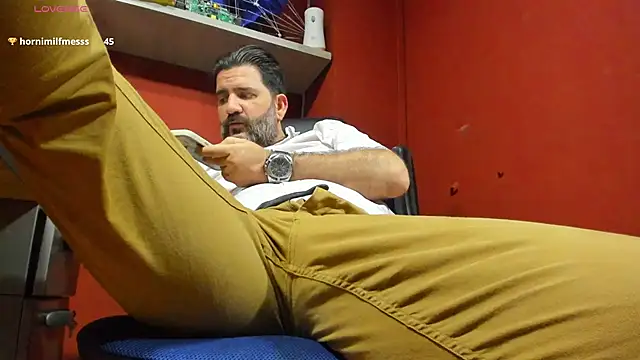 Snapshot of Maxi_TheBigDaddy chatting on 02/25/25, 06:31 Maxi TheBigDaddy online show from 02/25/25, 06:31