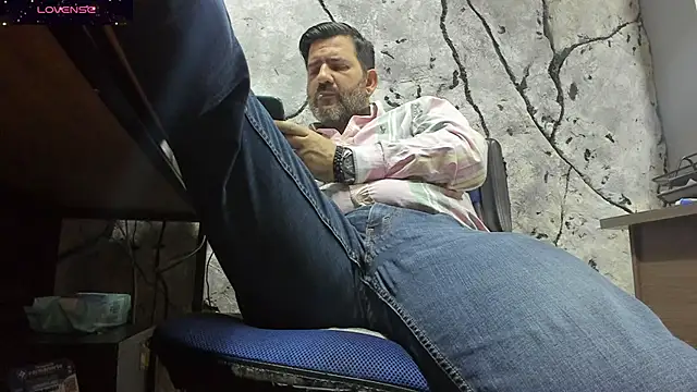 Snapshot of Maxi_TheBigDaddy chatting on 09/11/25, 12:05 Maxi TheBigDaddy online show from 09/11/25, 12:05