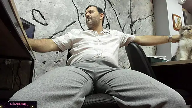 Snapshot of Maxi_TheBigDaddy chatting on 09/25/25, 10:19 Maxi TheBigDaddy online show from 09/25/25, 10:19