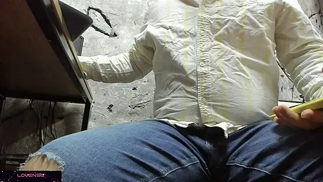 Snapshot of Maxi_TheBigDaddy chatting on 10/12/25, 01:21 Maxi TheBigDaddy online show from 10/12/25, 01:21