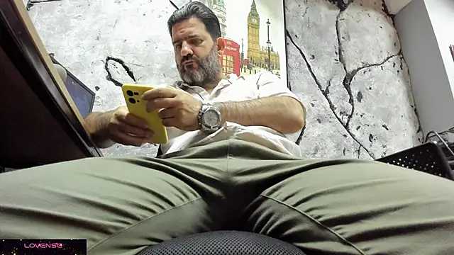 Snapshot of Maxi_TheBigDaddy chatting on 11/07/25, 11:43 Maxi TheBigDaddy online show from 11/07/25, 11:43