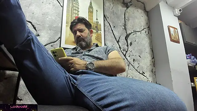 Snapshot of Maxi_TheBigDaddy chatting on 11/19/25, 10:37 Maxi TheBigDaddy online show from 11/19/25, 10:37