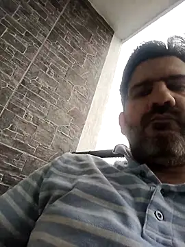 Snapshot of Maxi_TheBigDaddy chatting on 11/21/25, 12:04 Maxi TheBigDaddy online show from 11/21/25, 12:04