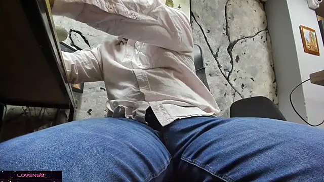 Snapshot of Maxi_TheBigDaddy chatting on 12/18/25, 12:55 Maxi TheBigDaddy online show from 12/18/25, 12:55